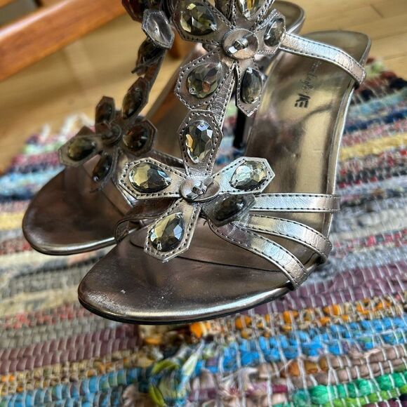 American Eagle Outfitters Silver Heels with Elegant Floral Design - Picture 4 of 15